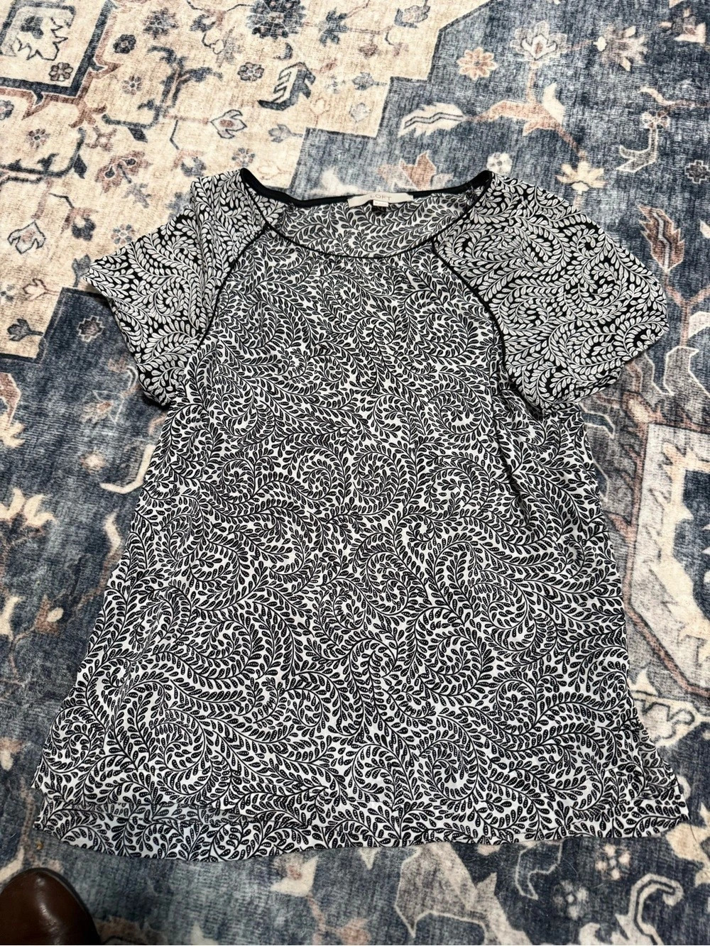 LOFT Floral Short Sleeve Blouse in Black & White Size XS